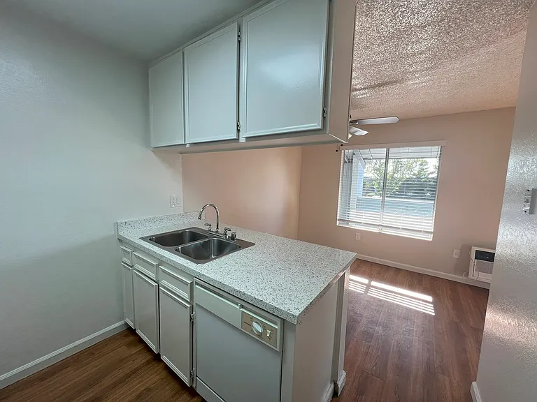 1389 E Lexington Ave E — Photo 12