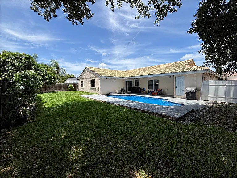 6431 Crossbow Ct — Photo 6