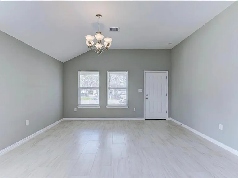 5824 Glen Lee Dr — Photo 4
