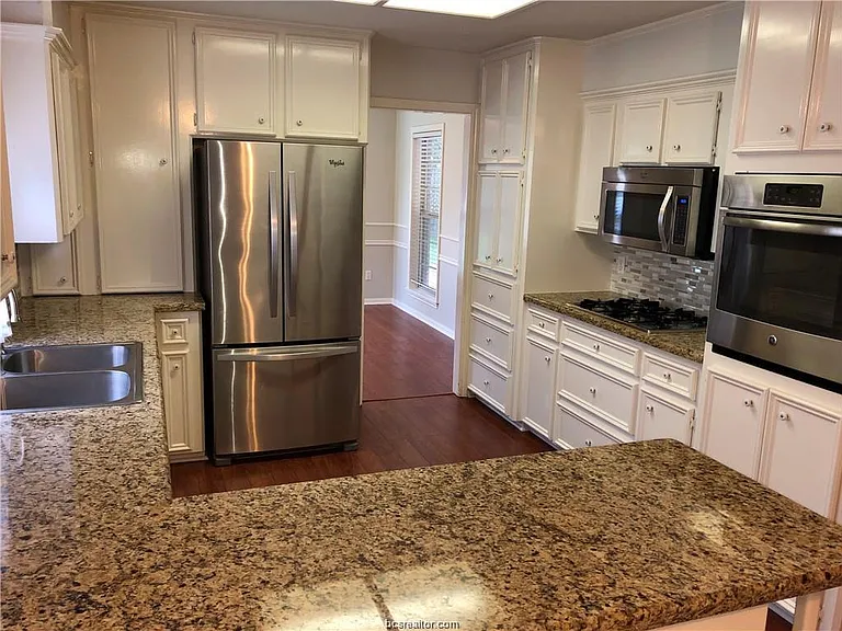 4903 Bay Oaks Ct — Photo 6