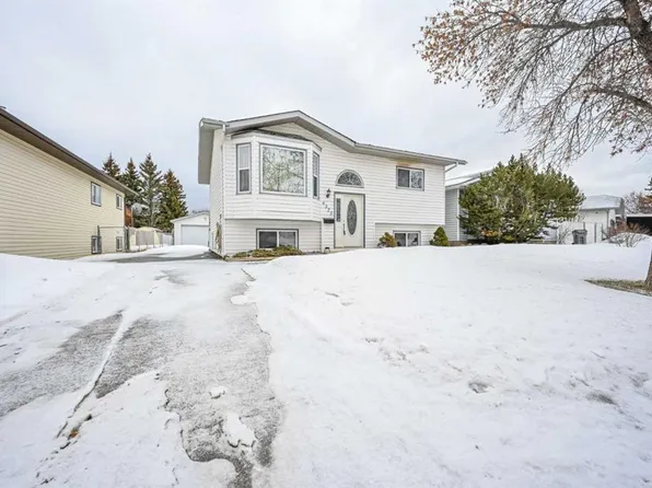 6325 W Poplar Dr, Grande Prairie, AB T8W 2G4