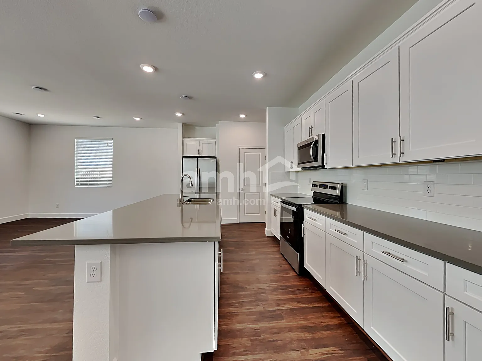 3 bed, 2.5 bath, 2041 sqft, $2,550 — Photo 4