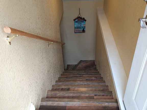 3rd image of 1208 4th Ave E #B