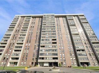25 Kensington Rd #1612, Brampton, ON L6T3W8