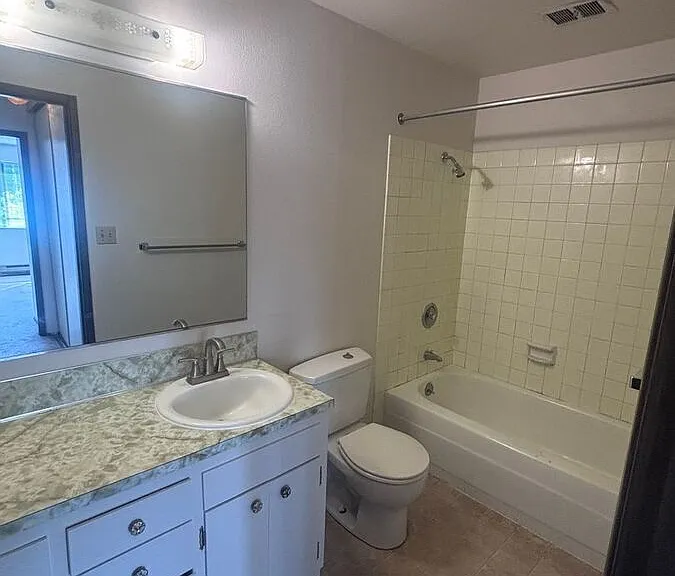 11500 15th Ave NE #203 — Photo 8