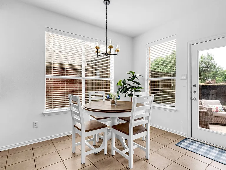 2208 Stuttgart Dr — Photo 5