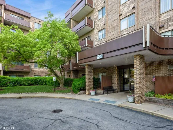 700 Wellington Ave Unit 106, Elk Grove Village, IL 60007