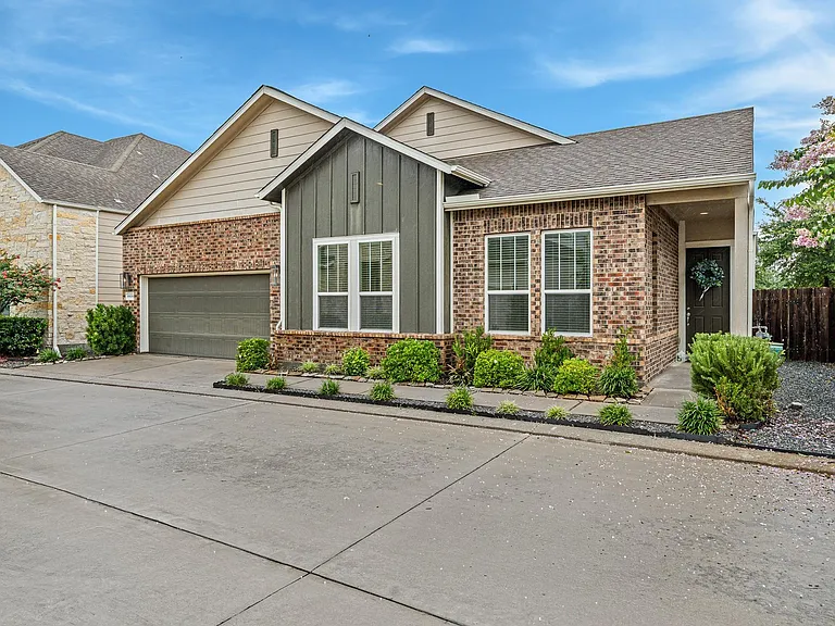 9908 Prairie House Ln — Photo 1