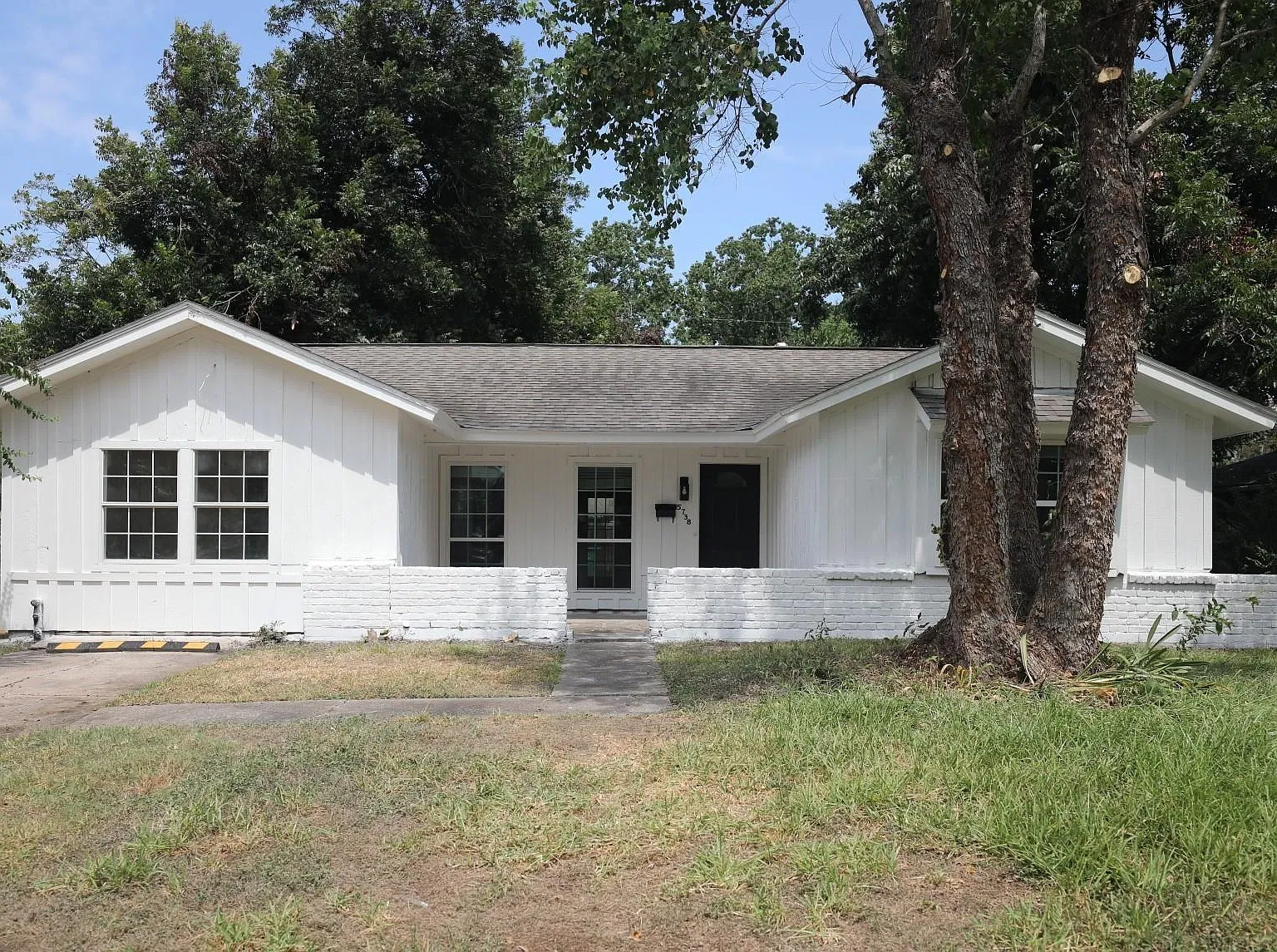 4 bed, 2.5 bath, 1414 sqft, $1,825 — Photo 1