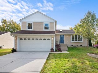 105 Canton Ln, Streamwood, IL 60107