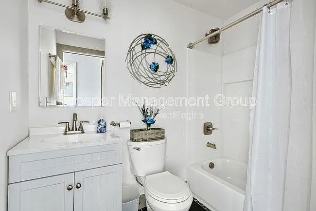 201 Nassau St — Photo 17