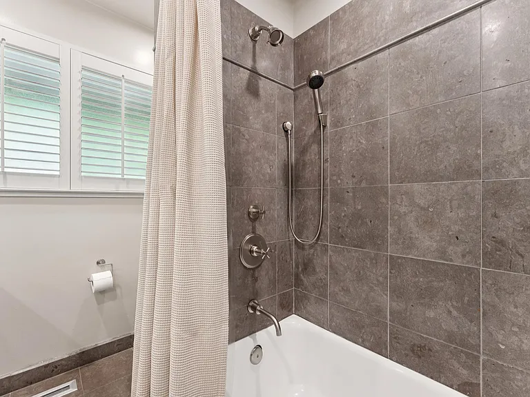 61 Bradley Ave — Photo 31