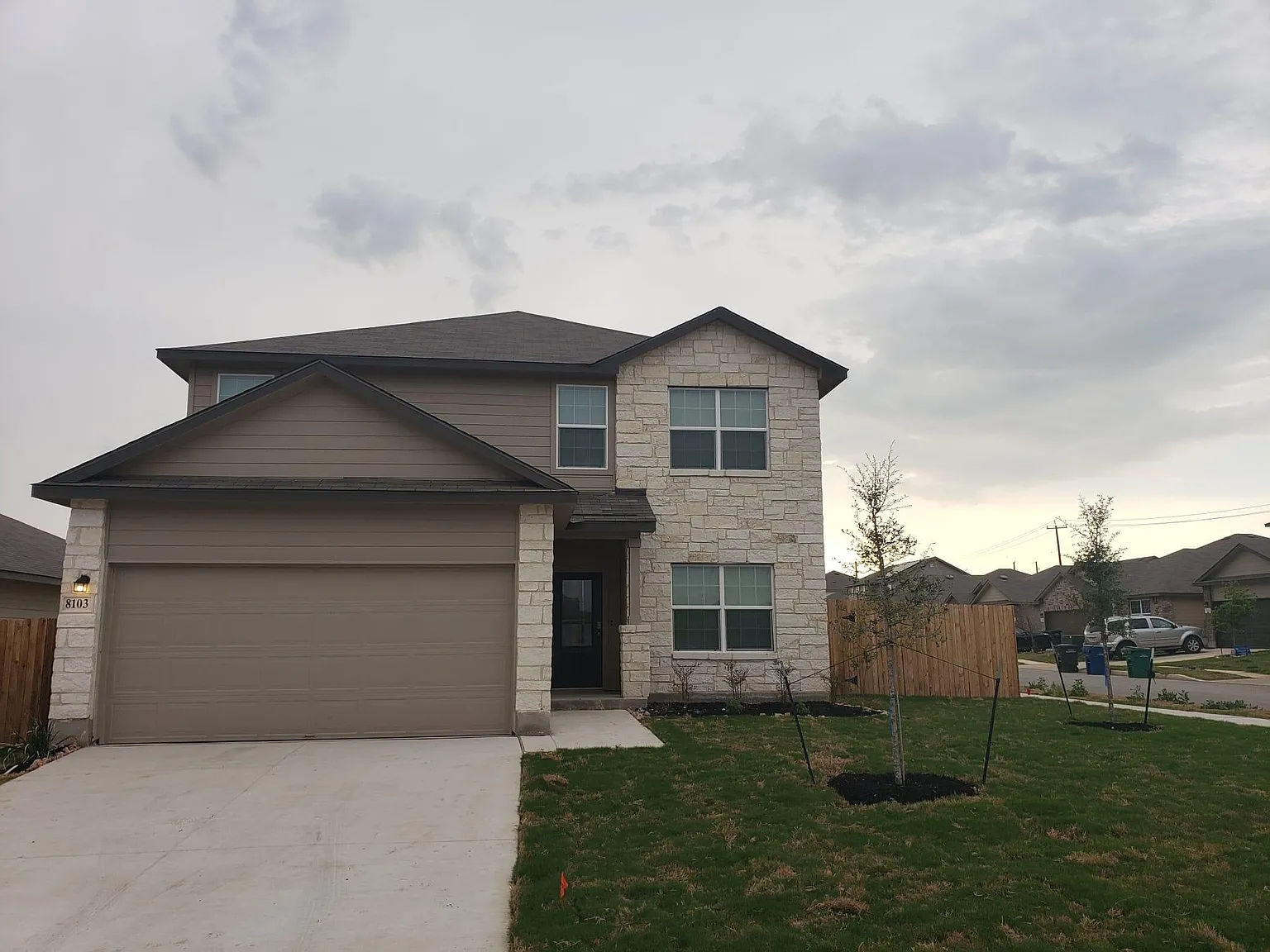 5 bed, 3.5 bath, 2678 sqft, $2,500 — Photo 1