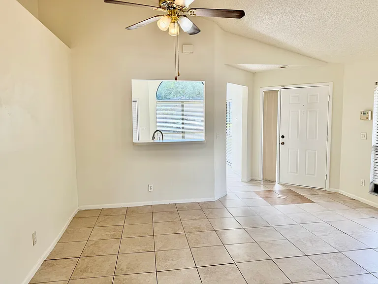 1012 Henson Ct — Photo 6