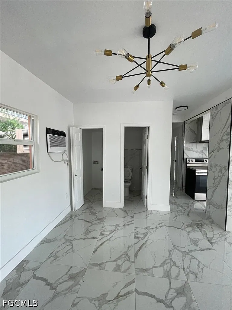 2 bed, 1.5 bath, 1000 sqft, $2,500 — Photo 2