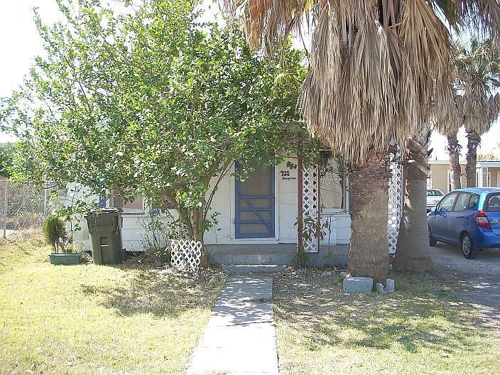 1st image of 725 Savage Ln
