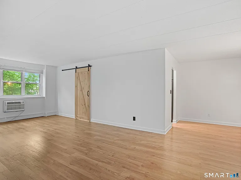 27 Northill St #2J — Photo 5