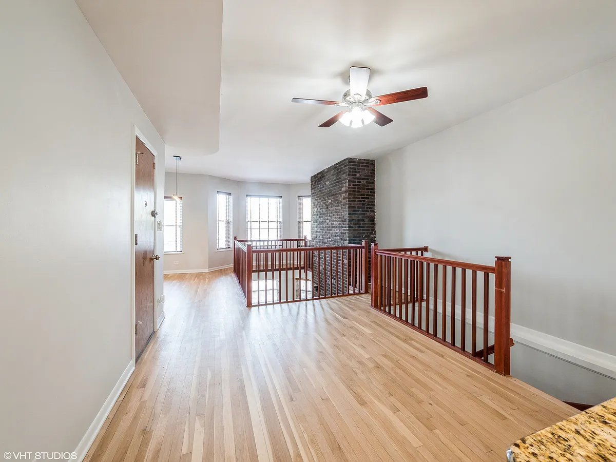 Building Photo - 913 W Irving Park Rd #1