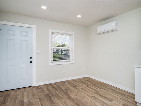 4th image of 3847 41st St #3847