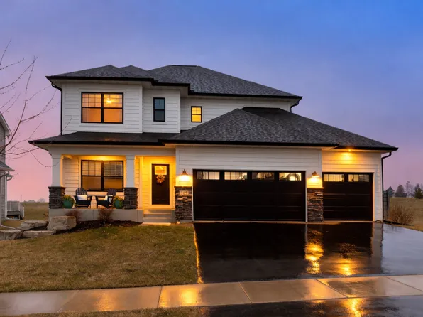 165 Maple Ter, Waconia, MN 55387