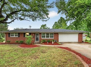 100 Blue Ridge Dr, Belleville, IL 62223