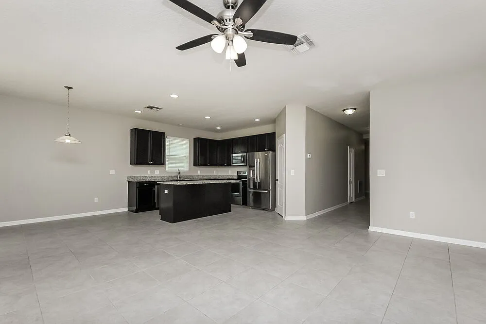 4 bed, 2.0 bath, 1859 sqft, $2,435 — Photo 4