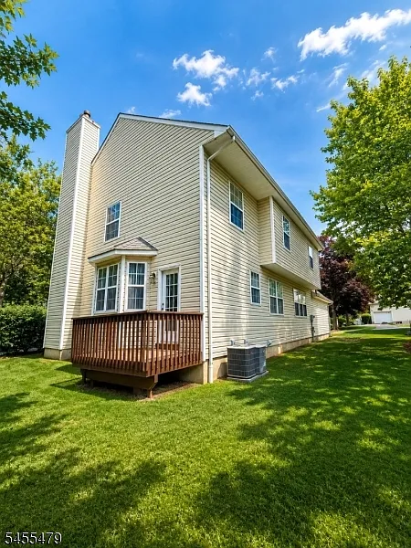 4 bed, 2.5 bath, 2428 sqft, $5,400 — Photo 2