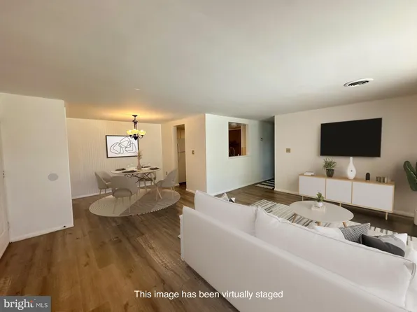 1001 Nanroc Dr APT 11, Mechanicsburg, PA 17055