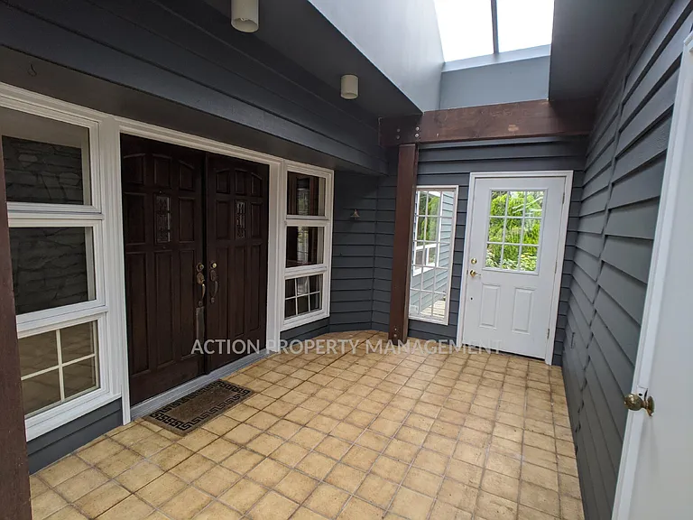 251 Old Schoolhouse Rd — Photo 4