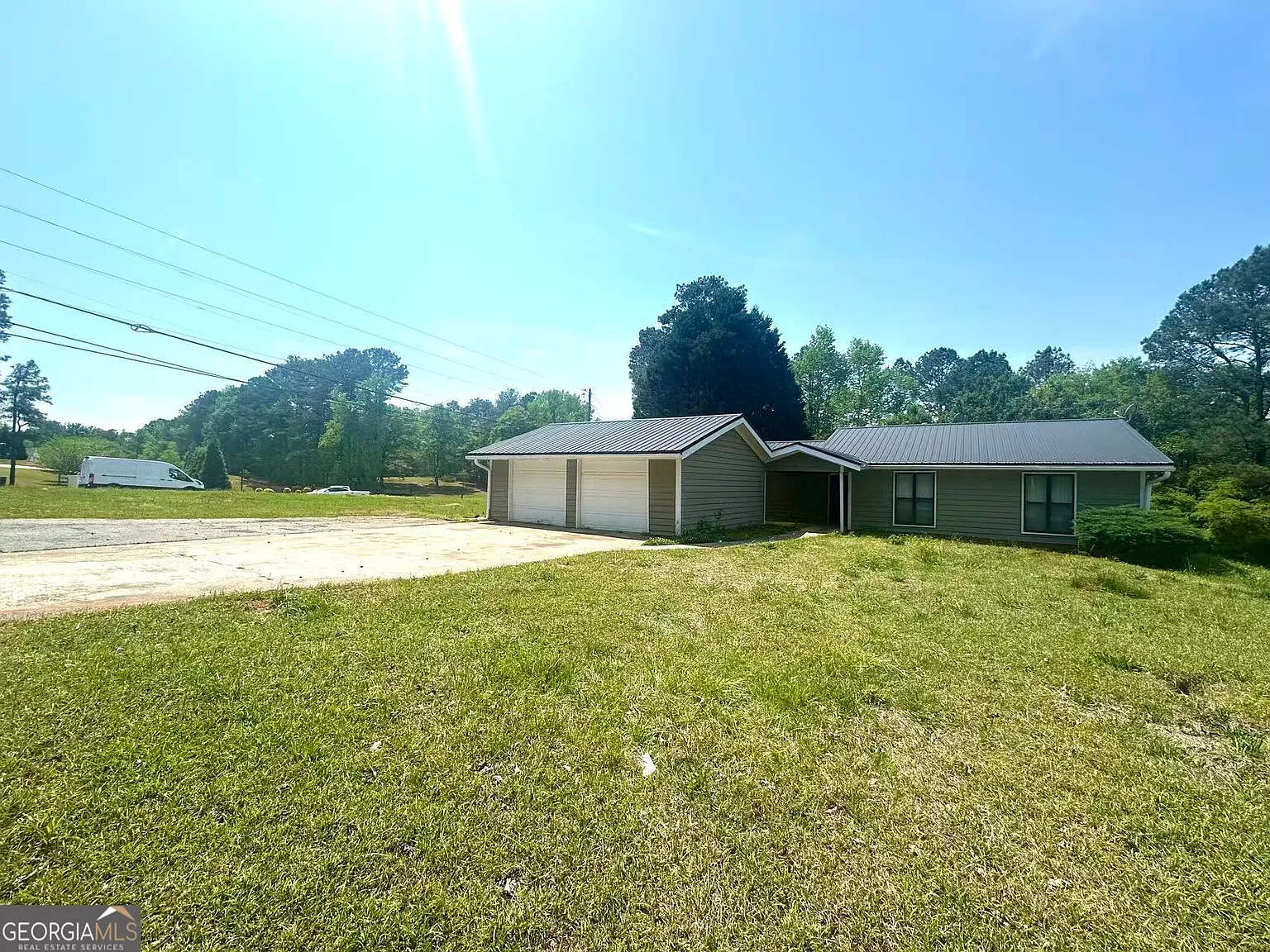 3 bed, 2.0 bath, 1900 sqft, $2,300 — Photo 2