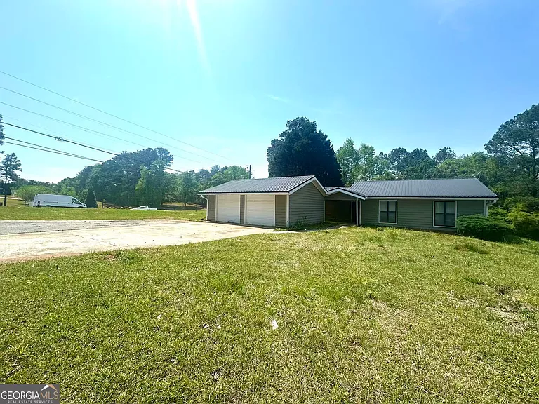 100 Lakeview Ln — Photo 2