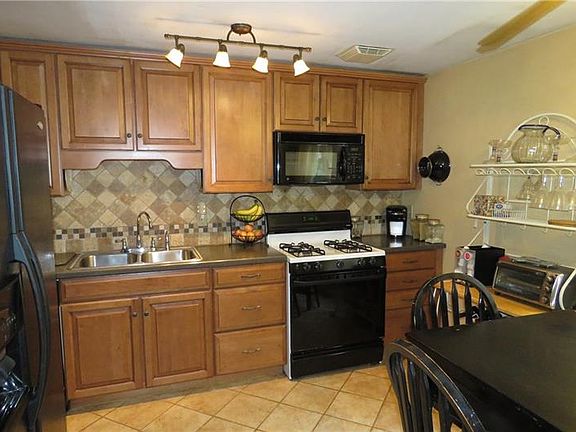 3rd image of 58 E Glennis Dr