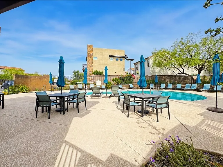 2345 W Gloria Ln — Photo 46
