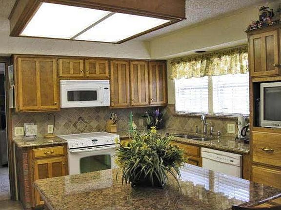 3rd image of 6532 Lake Side Cir