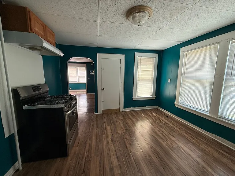 1287 N Main St — Photo 3