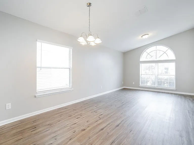 952 Silver Spring Ct — Photo 5