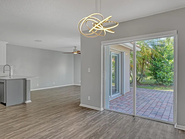 3464 Commodore Ct — Photo 18