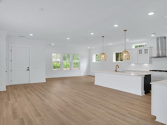 4th image of 3519 Welks Way