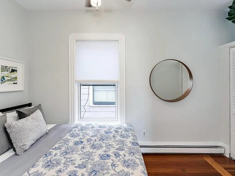 489 Green St #4 — Photo 9