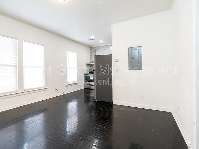 1827-1829 W Walker St #2 — Photo 4