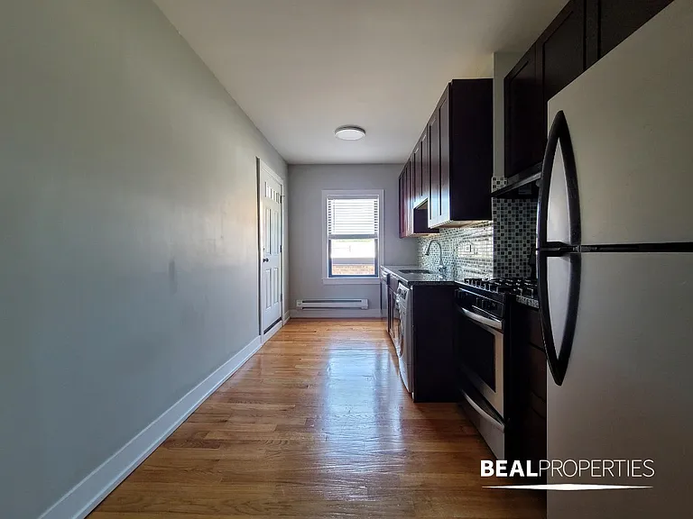 545 Chestnut St #202 — Photo 4