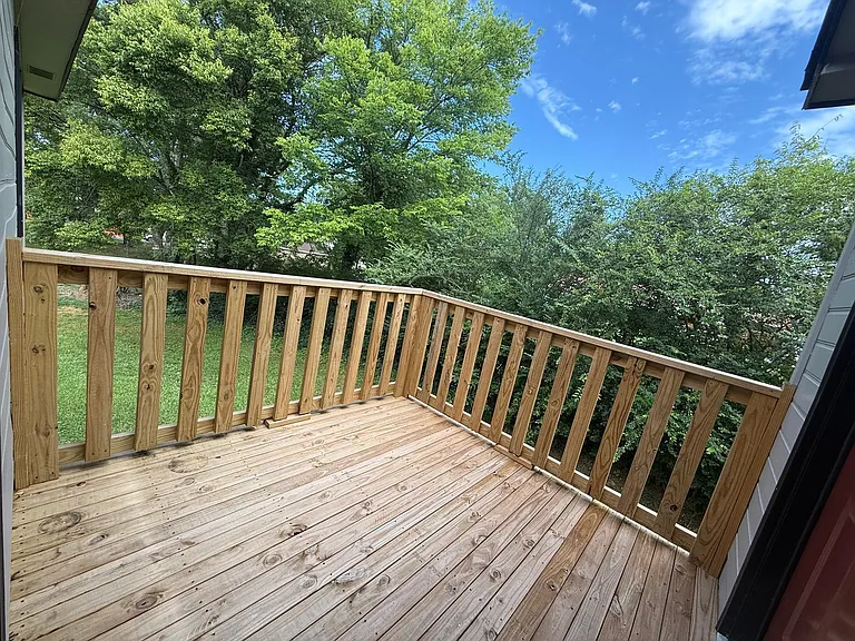 605 Adelle St SW — Photo 6
