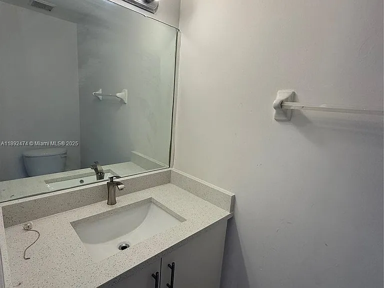 1512 SE 31st Ct #1512 — Photo 7