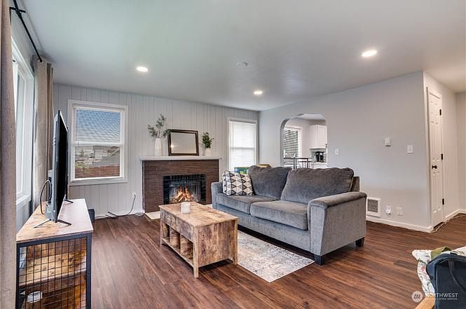 1st image of 3320 S M St #3318