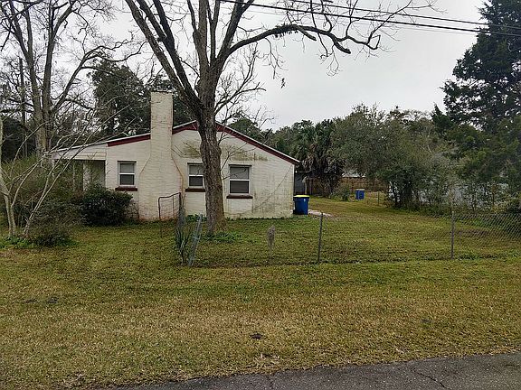3rd image of 2241 Grand St