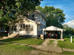 118 S Main St, Dundee, IA 52038