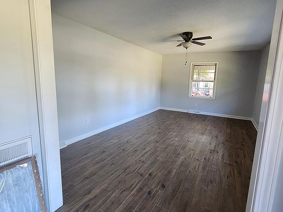 3rd image of 1034 Melchers Dr