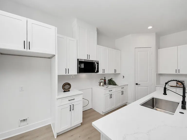 860 Rachel St #A — Photo 12