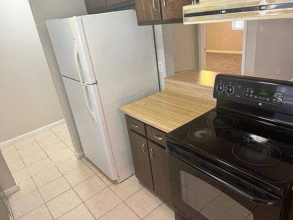 3rd image of 50 Laurie Dr NE