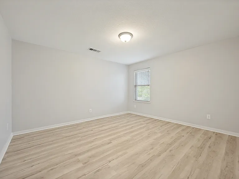 1608 Persimmon Dr — Photo 19
